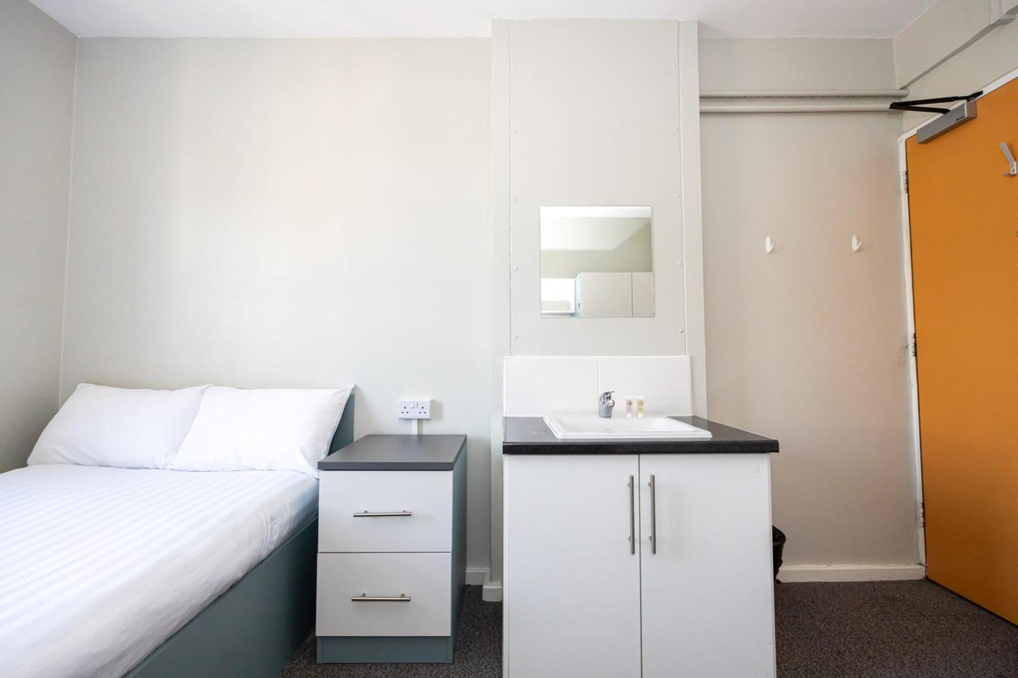 Spacious Room With Shared Facilities ลอนดอน ภายนอก รูปภาพ